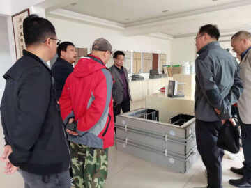 河南省建設廳科技與標準處康處長、河南省建筑協(xié)會段秘書長、河南省建筑科學研究院黃工等一行蒞臨考察